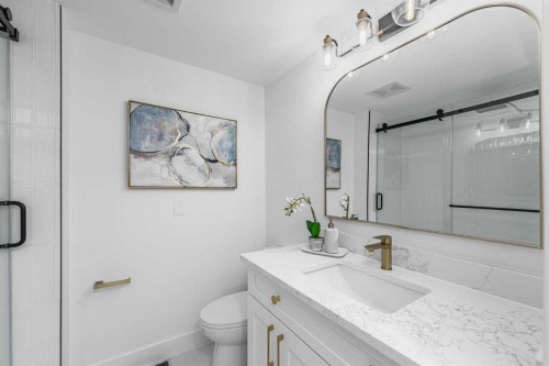 357 Point Mckay Gardens Nw, Calgary, AB - Indoor Photo Showing Bathroom