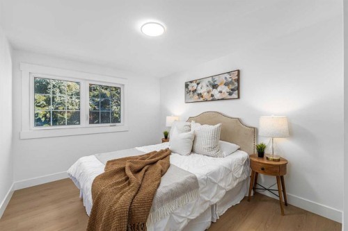 357 Point Mckay Gardens Nw, Calgary, AB - Indoor Photo Showing Bedroom