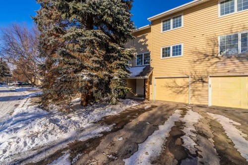 357 Point Mckay Gardens Nw, Calgary, AB - Outdoor