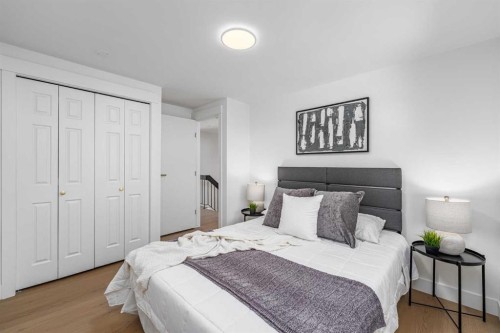 357 Point Mckay Gardens Nw, Calgary, AB - Indoor Photo Showing Bedroom