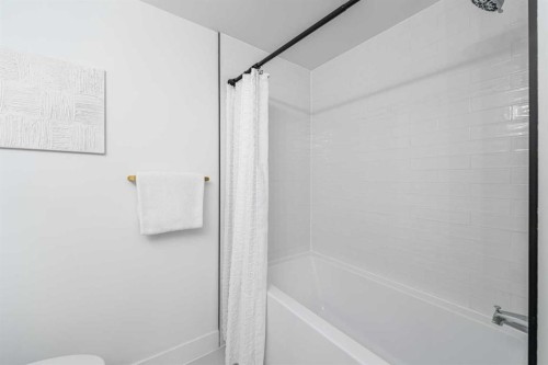 357 Point Mckay Gardens Nw, Calgary, AB - Indoor Photo Showing Bathroom