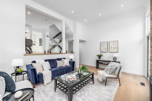 357 Point Mckay Gardens Nw, Calgary, AB - Indoor Photo Showing Living Room