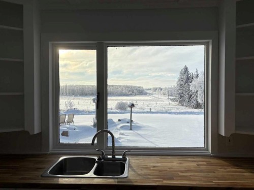 40025 Range Road 222, Rural Lacombe County, AB - Indoor Photo Showing Kitchen With Double Sink