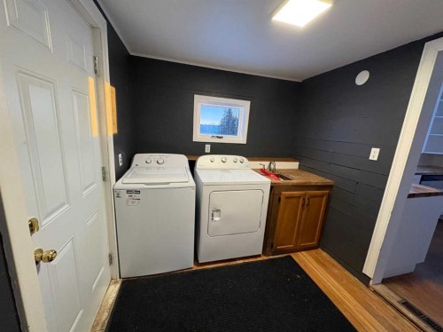 40025 Range Road 222, Rural Lacombe County, AB - Indoor Photo Showing Laundry Room