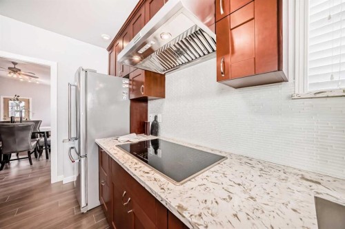5808 Dalton Drive Nw, Calgary, AB - Indoor Photo Showing Kitchen