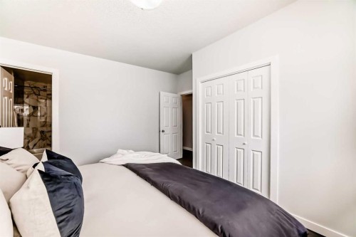 5808 Dalton Drive Nw, Calgary, AB - Indoor Photo Showing Bedroom