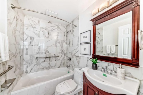 5808 Dalton Drive Nw, Calgary, AB - Indoor Photo Showing Bathroom