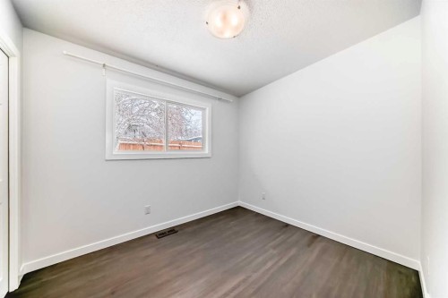 5808 Dalton Drive Nw, Calgary, AB - Indoor Photo Showing Other Room