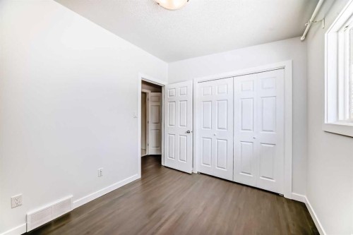 5808 Dalton Drive Nw, Calgary, AB - Indoor Photo Showing Other Room