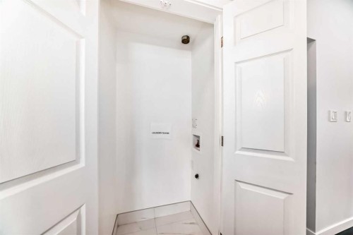 5808 Dalton Drive Nw, Calgary, AB - Indoor Photo Showing Other Room