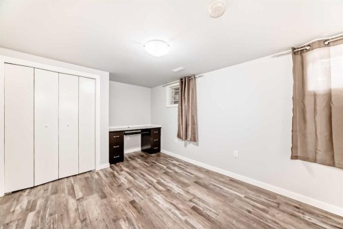5808 Dalton Drive Nw, Calgary, AB - Indoor Photo Showing Other Room