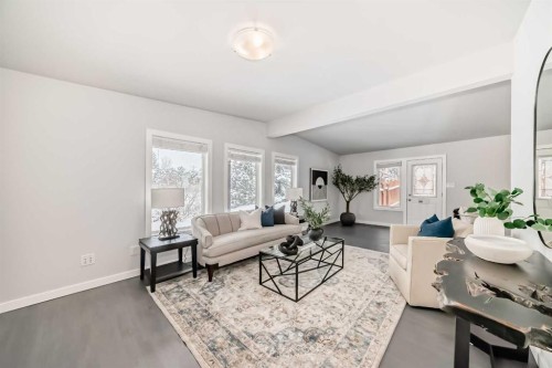 5808 Dalton Drive Nw, Calgary, AB - Indoor Photo Showing Living Room