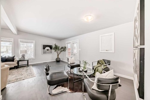 5808 Dalton Drive Nw, Calgary, AB - Indoor Photo Showing Living Room