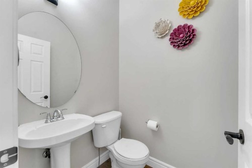 202 Coral Reef Manor Ne, Calgary, AB - Indoor Photo Showing Bathroom