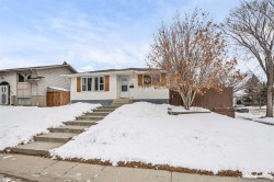 104 Doverthorn Close SE Calgary, AB T2B 2G6