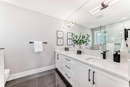 7 Lake Sundance Place Se, Calgary, AB - Indoor Photo Showing Bathroom