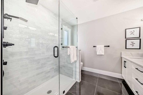 7 Lake Sundance Place Se, Calgary, AB - Indoor Photo Showing Bathroom