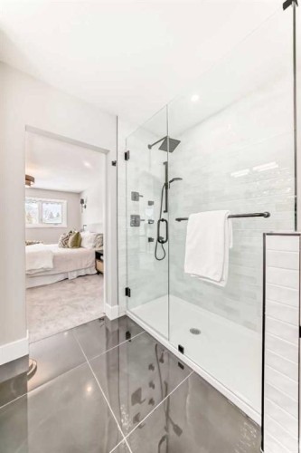 7 Lake Sundance Place Se, Calgary, AB - Indoor Photo Showing Bathroom