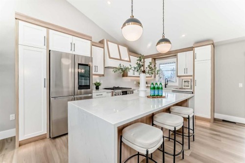7 Lake Sundance Place Se, Calgary, AB - Indoor Photo Showing Kitchen With Upgraded Kitchen
