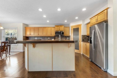 29 Sunset Close, Cochrane, AB - Indoor Photo Showing Kitchen
