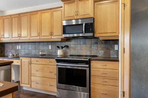 29 Sunset Close, Cochrane, AB - Indoor Photo Showing Kitchen