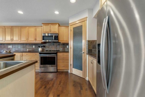 29 Sunset Close, Cochrane, AB - Indoor Photo Showing Kitchen
