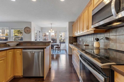 29 Sunset Close, Cochrane, AB - Indoor Photo Showing Kitchen