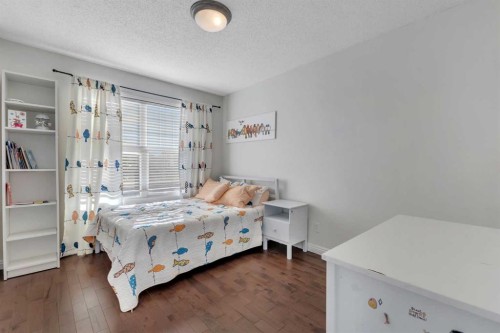 29 Sunset Close, Cochrane, AB - Indoor Photo Showing Bedroom