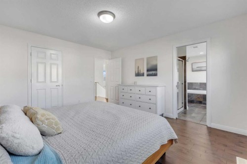 29 Sunset Close, Cochrane, AB - Indoor Photo Showing Bedroom