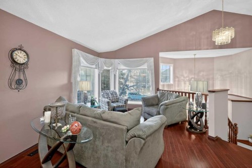 150 Somerset Close Sw, Calgary, AB - Indoor Photo Showing Living Room