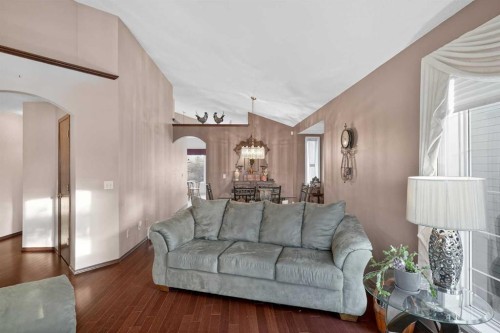 150 Somerset Close Sw, Calgary, AB - Indoor Photo Showing Living Room