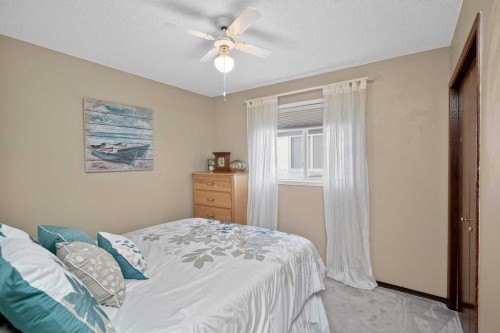 150 Somerset Close Sw, Calgary, AB - Indoor Photo Showing Bedroom