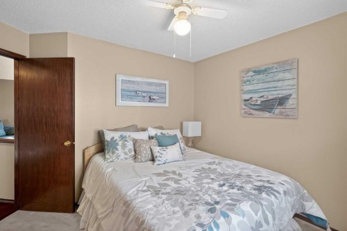 150 Somerset Close Sw, Calgary, AB - Indoor Photo Showing Bedroom