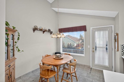 150 Somerset Close Sw, Calgary, AB - Indoor Photo Showing Dining Room