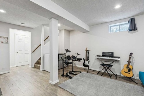 22 Hunterhorn Crescent Ne, Calgary, AB - Indoor