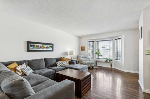 22 Hunterhorn Crescent Ne, Calgary, AB - Indoor Photo Showing Living Room