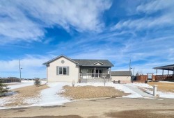 322 3 Avenue NE Linden, AB T0M 1J0