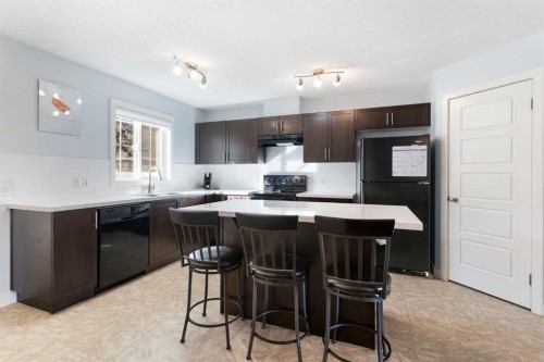 90 Pantego Lane Nw, Calgary, AB - Indoor Photo Showing Kitchen