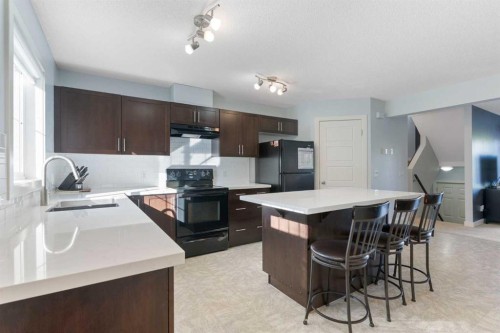 90 Pantego Lane Nw, Calgary, AB - Indoor Photo Showing Kitchen