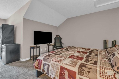 93 Copperstone Common Se, Calgary, AB - Indoor Photo Showing Bedroom