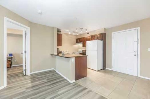 215-355 Taralake Way Ne, Calgary, AB - Indoor Photo Showing Kitchen