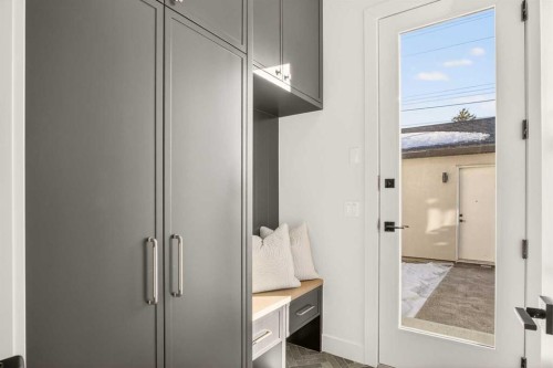 2535 2 Avenue Nw, Calgary, AB - Indoor Photo Showing Other Room