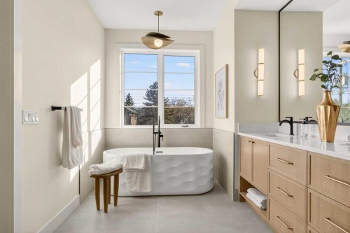 2535 2 Avenue Nw, Calgary, AB - Indoor Photo Showing Bathroom