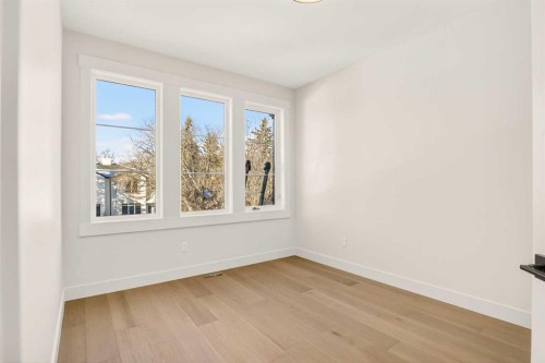 2535 2 Avenue Nw, Calgary, AB - Indoor Photo Showing Other Room