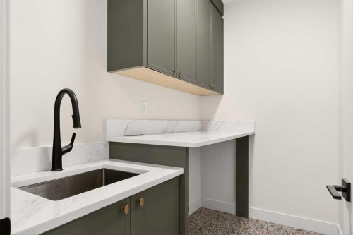 2535 2 Avenue Nw, Calgary, AB - Indoor Photo Showing Other Room