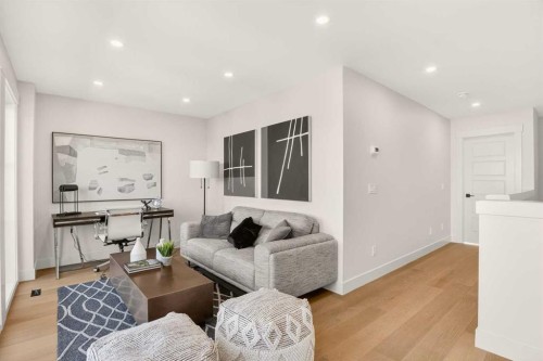 2535 2 Avenue Nw, Calgary, AB - Indoor Photo Showing Living Room