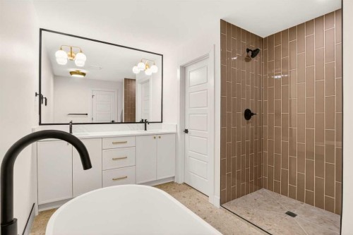 2535 2 Avenue Nw, Calgary, AB - Indoor Photo Showing Bathroom