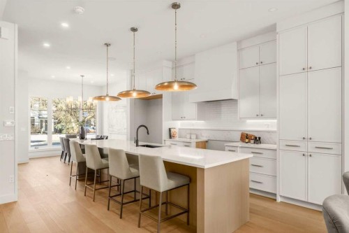 2535 2 Avenue Nw, Calgary, AB - Indoor Photo Showing Kitchen With Upgraded Kitchen