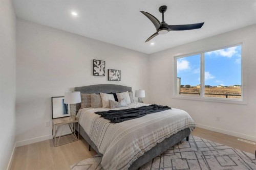 569 Muirfield Crescent, Lyalta, AB - Indoor Photo Showing Bedroom