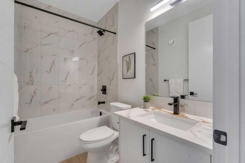 569 Muirfield Crescent, Lyalta, AB - Indoor Photo Showing Bathroom